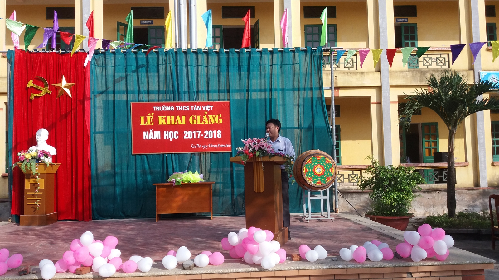 Thày Vũ Công Huyện-Chủ tịch CĐ đọc thư của Chủ tịch nước Trần Đại Quang